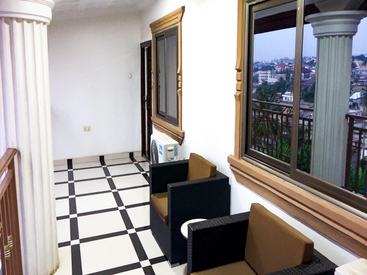 MAH00574.MP4.00_00_15_05.Still002